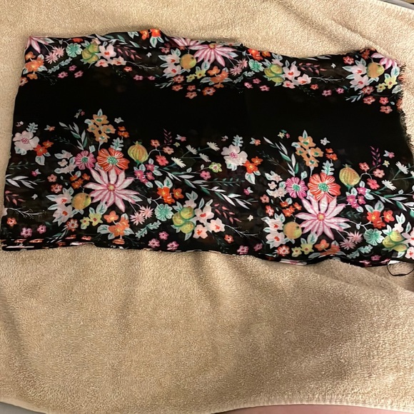 Vera Bradley Soft Fringe Scarf NWT - Picture 2 of 3